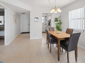 Dining - Waterfront 2BR condo with pool, marina access & full kitchen. (Marco Island)