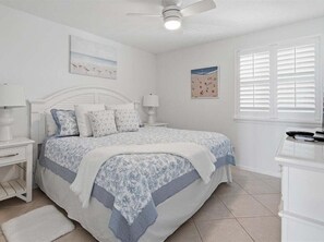 1 bedroom, iron/ironing board, free WiFi, bed sheets - Beachfront 1BR Apollo condo with pool, kitchen, and Gulf views. (Marco Island)