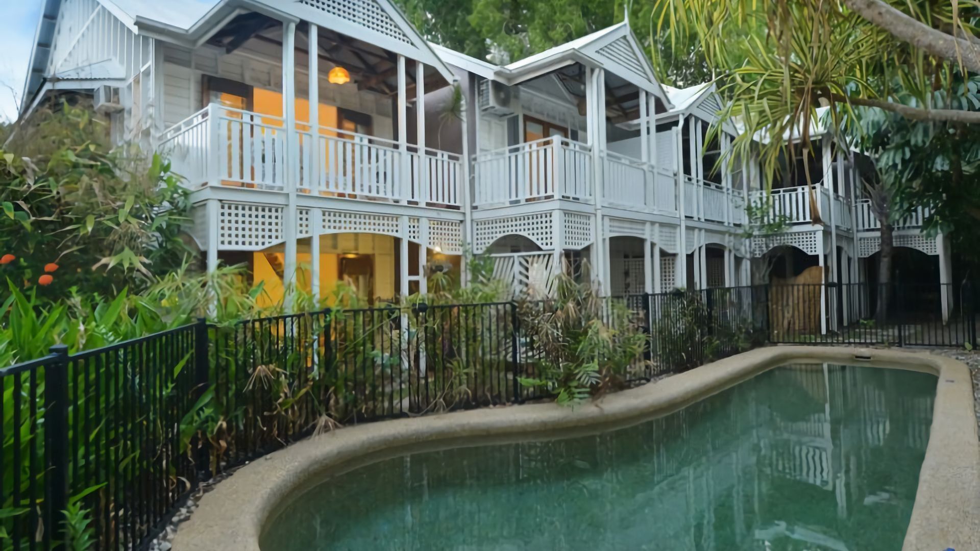 MOONAH refurbished Queensland inspired townhouse