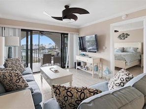 1 bedroom, iron/ironing board, free WiFi, bed sheets - Waterfront 1BR condo on Marco Island with pool, WiFi, and marina access. (Marco Island)