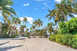 Property grounds - Island House #12 | 2BR Waterfront Condo at Rum Point (Rum Point)
