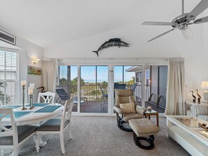 Fernseher, DVD-Player, Videothek