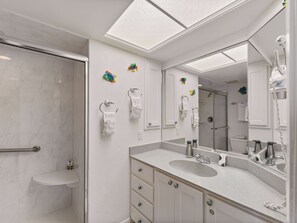 Shower, hair dryer, towels - Enjoy a Beautiful Gulf Sunset from the Screened Porch on Resort Villa A3221B (Cape Haze)