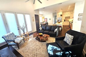 Smart TV, fireplace - Austin Compound 1 Block off Trendy South Congress, Perfect for Groups Traveling Together! (Austin)