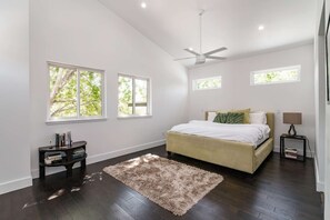4 bedrooms, iron/ironing board, free WiFi, bed sheets - Austin Compound 1 Block off Trendy South Congress, Perfect for Groups Traveling Together! (Austin)