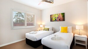 4 dormitoris, planxa i posts de planxar, wifi gratuïta i roba de llit 