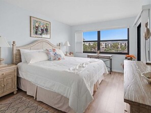 2 bedrooms, iron/ironing board, free WiFi, bed sheets - Waterfront 2BR condo in Marco Island with pool, WiFi, and marina access. (Marco Island)