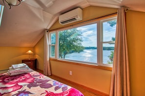 6 bedrooms, iron/ironing board, WiFi, bed sheets