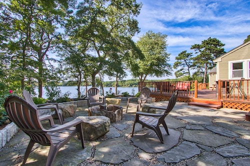 Yksityinen, tilava ja Water Front Home Cape Codilla