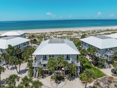 Very Nice Villa with an amazing view of the Gulf with easy access,  B2011B