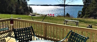 Seaside Cottage med fremragende utsikt: Nydelig nytt soverom og veranda