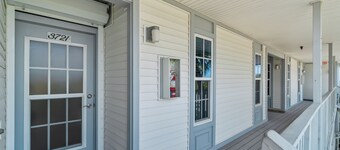 Special Sunset View Resort Access and steps to the Restaurant or Pool, A3721C