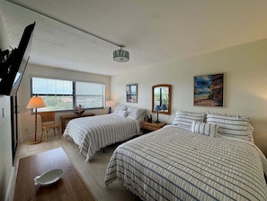 1 bedroom, iron/ironing board, free WiFi, bed sheets - Waterfront 1BR condo in Marco Island with pool, WiFi & marina access. (Marco Island)