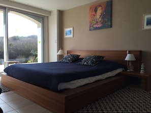 6 bedrooms, iron/ironing board, free WiFi