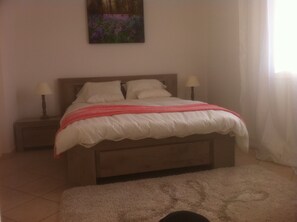 2 slaapkamers, een strijkplank/strijkijzer, wifi, beddengoed