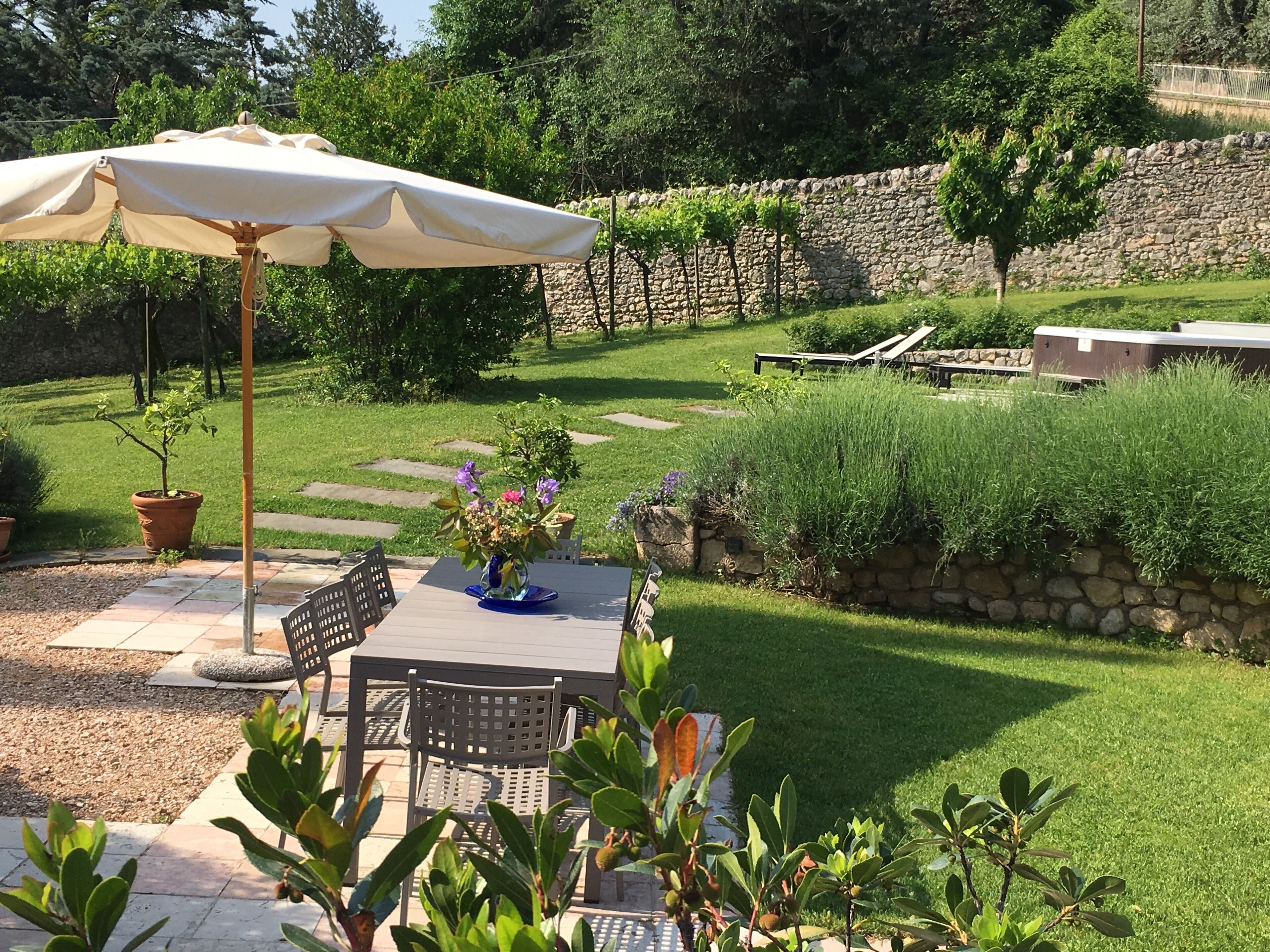 屋外ダイニングエリア