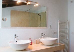 Bathtub, hair dryer, towels - Finca Can Guillo Pollensa with Pool up to 10 Pers (Pollensa)