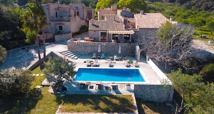 Finca Can Guillo Pollensa with Pool up to 10 Pers