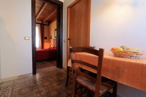 1 chambre, fer et planche Ă repasser, Wi-Fi, draps fournis