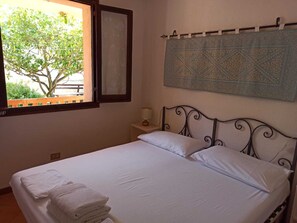 5 bedrooms, iron/ironing board, free WiFi - Julia house (Quartu Sant'Elena)