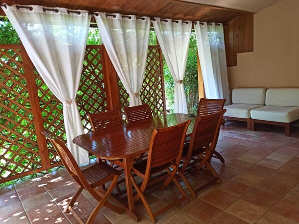 Outdoor dining - Julia house (Quartu Sant'Elena)