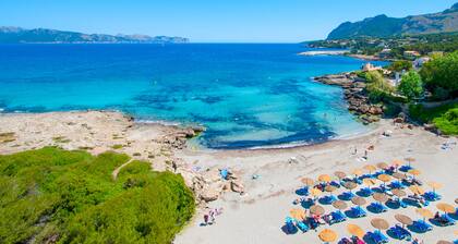 Grande villa haut de gamme avec jardin méditerranéen, superbe piscine et vue sur la mer