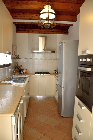 Refrigerador, horno, parrilla de estufa y lavavajillas