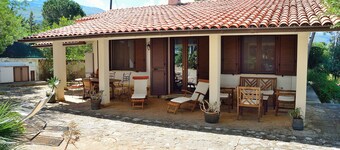 Nydelig lite hus: rolig og privatliv med eksklusiv tilgang til sjøen (klippe)