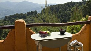 A balcony with a table and two stools, overlooking a mountainous landscape. - Villa Pegasus Private pool villa ideal for a romantic get-away (Skopelos)