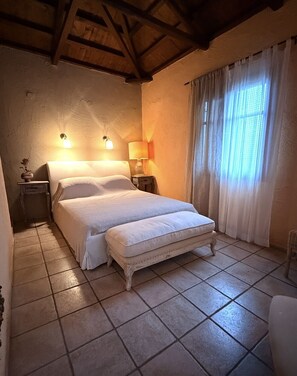 1 bedroom, iron/ironing board, travel cot, free WiFi