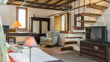 TV, caminetto, videogiochi, lettore DVD