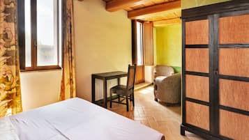 7 habitaciones, escritorio, tabla de planchar con plancha y wifi
