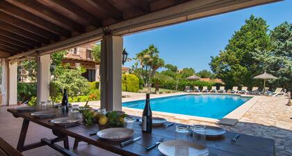 Luxury villa 330m2,pool, free WIFI, lerge garden and love