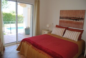 4 Schlafzimmer, Bügeleisen/Bügelbrett, Internetzugang, Bettwäsche