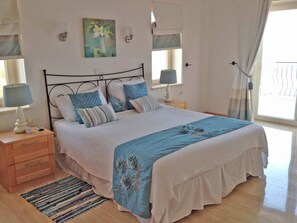 4 Schlafzimmer, Zimmersafe, Bügeleisen/Bügelbrett, WLAN