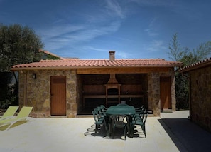 Outdoor dining - Holiday Home for 17 persons with Barbecue and Private Pool (Codeçoso)