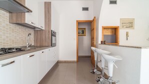 茶具/咖啡用具、冰箱、微波炉、烤箱