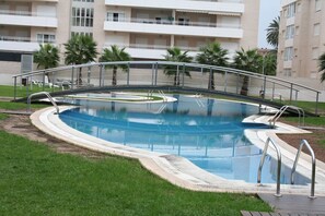 Piscina all'aperto, una piscina riscaldata