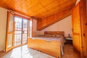 4 bedrooms, iron/ironing board