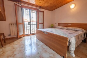 Room - Four-room detached house with large internal spaces, 8 beds, barbecue, 350 meters from the beach (Lido delle Nazioni)
