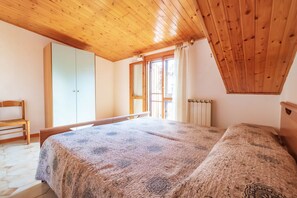 4 chambres, fer et planche à repasser