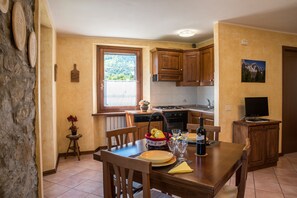 Dining - Apartment/ flat - Saint-Pierre (Saint-Pierre)