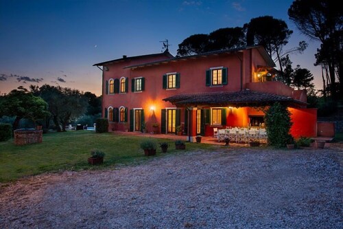 Charming Villa with private pool between Lucca and Florence