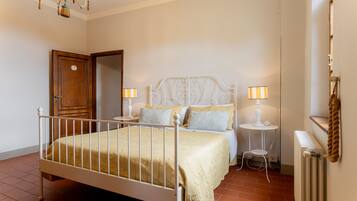6 Schlafzimmer, BĂŒgeleisen/BĂŒgelbrett, WLAN, BettwĂ€sche