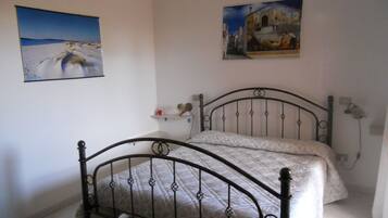 2 slaapkamers, een strijkplank/strijkijzer, gratis wifi, beddengoed