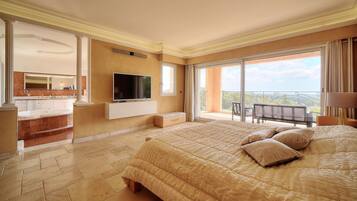 6 bedrooms, in-room safe, desk, iron/ironing board