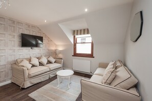 TV - Chic Designed Themed  Apartment In The Edinburgh City Centre (Edinburgh)