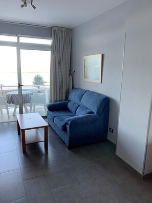 Een televisie en een dvd-speler