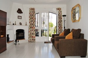 TV - Los Pinos 25 Villas by Casasol (Nerja)