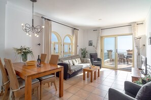 Unclassified image, 2 of 29, button